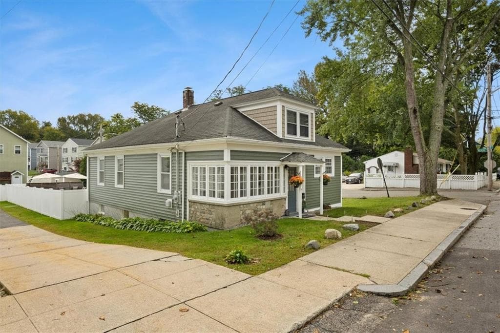 Single Family Residence at 179 Greeley Street, Providence, photo 5 of 37