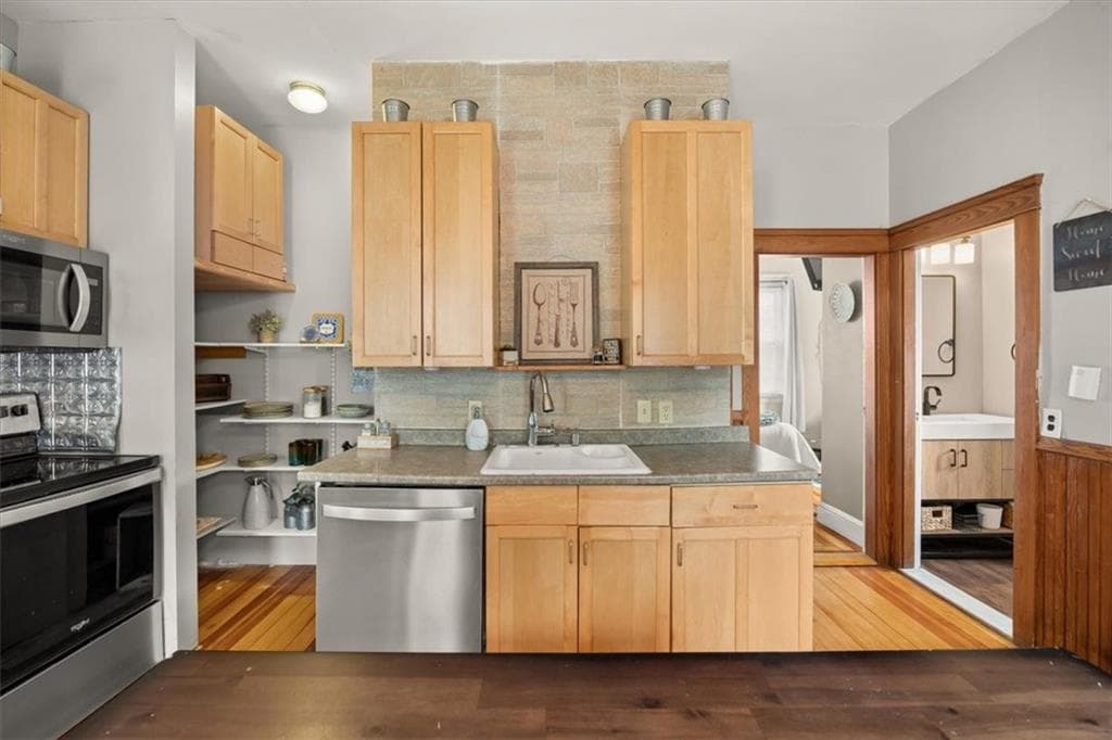 Single Family Residence at 179 Greeley Street, Providence, photo 11 of 37