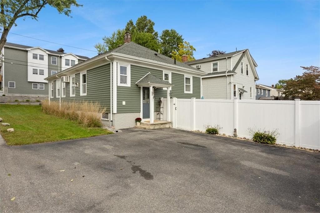 Single Family Residence at 179 Greeley Street, Providence, photo 35 of 37