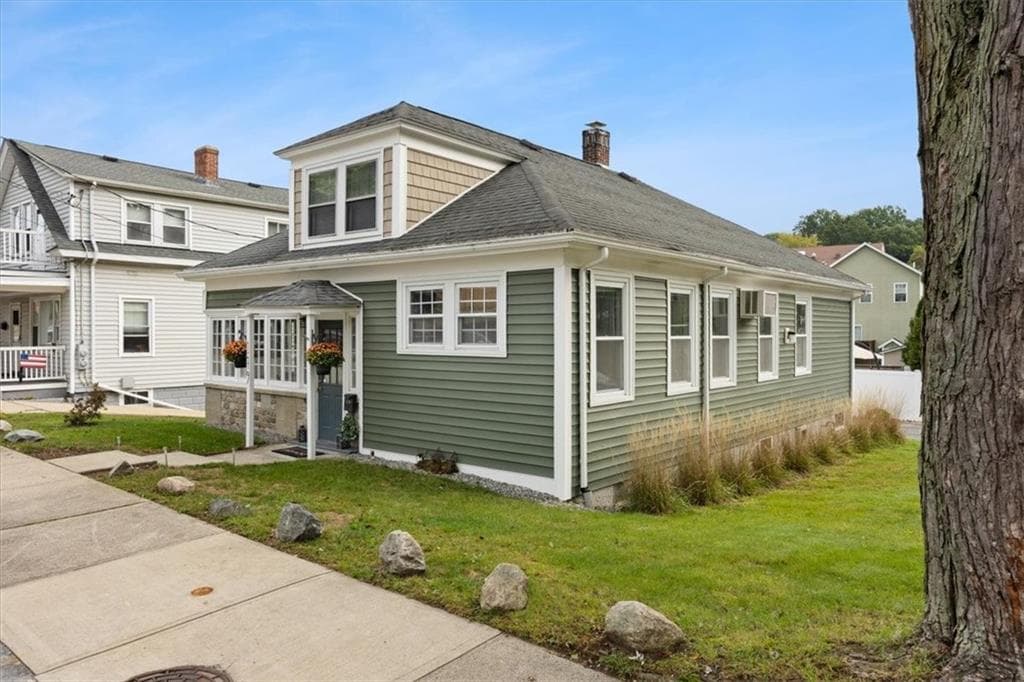 Single Family Residence at 179 Greeley Street, Providence, photo 4 of 37