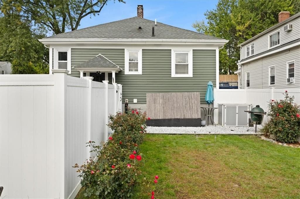 Single Family Residence at 179 Greeley Street, Providence, photo 8 of 37
