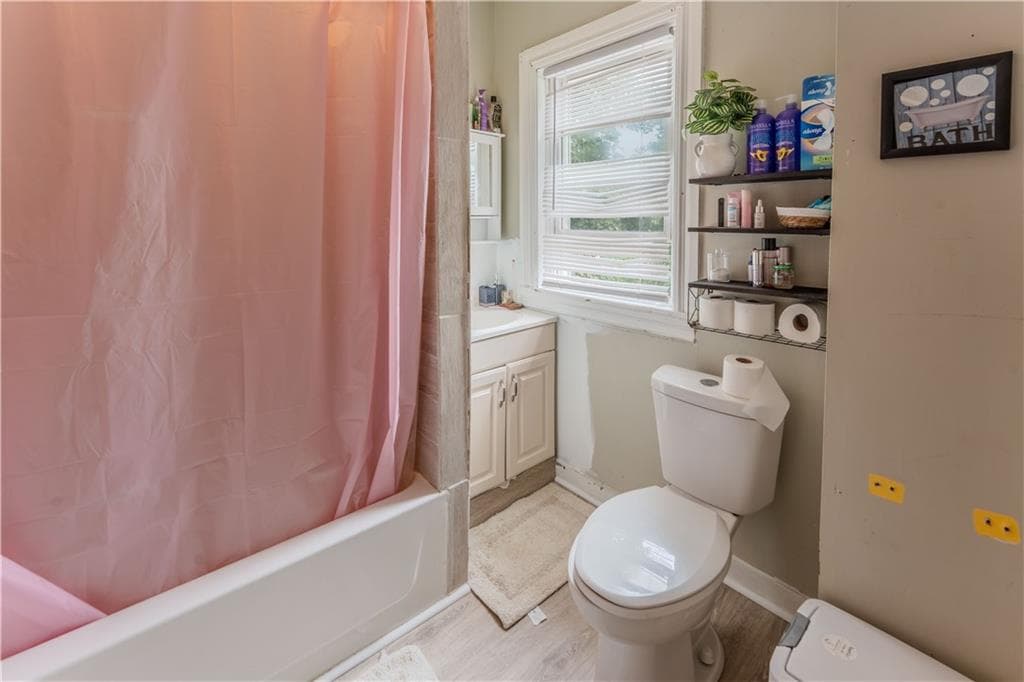 Single Family Residence at 98 Stanwood Street, Providence, photo 8 of 18