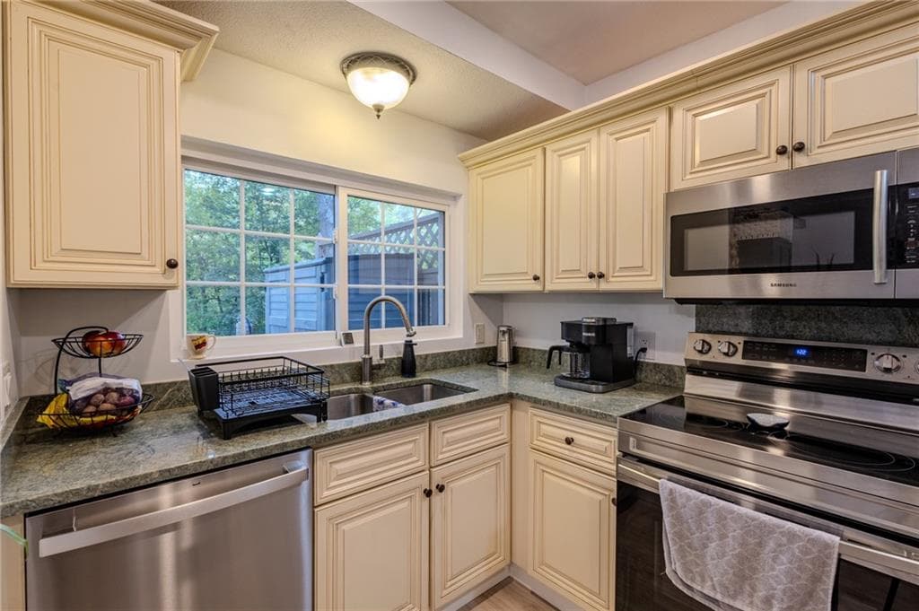 Condominium at 7 Nipmuc Trail UNIT A, North Providence, photo 14 of 48
