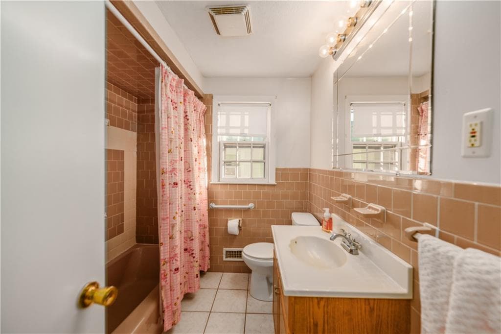 Single Family Residence at 14 Job Street, Providence, photo 12 of 26
