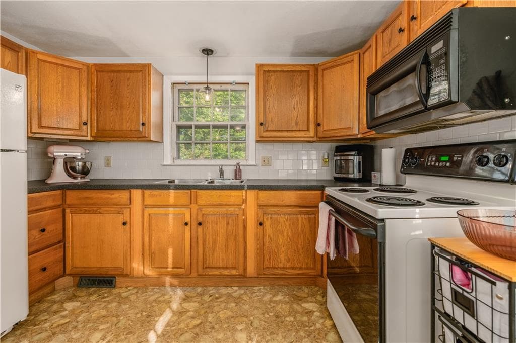 Single Family Residence at 14 Job Street, Providence, photo 11 of 26
