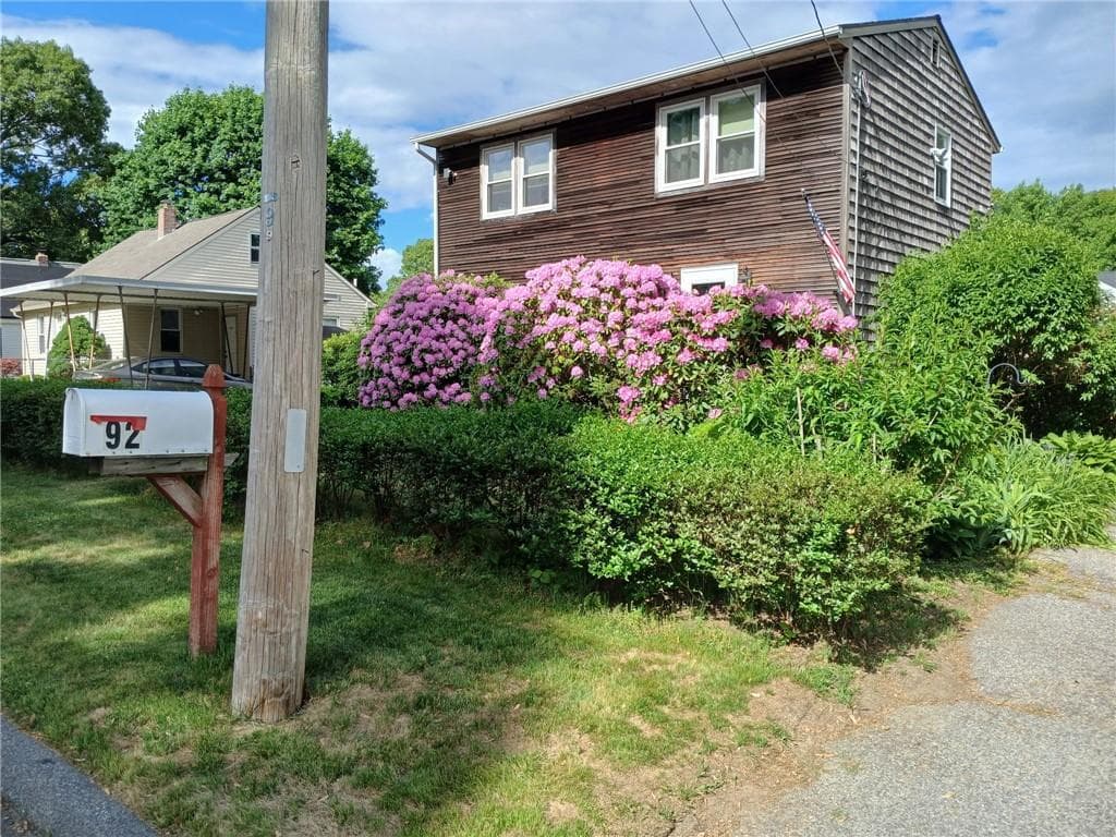 Single Family Residence at 92 Hawksley Avenue, Warwick, photo 2 of 19
