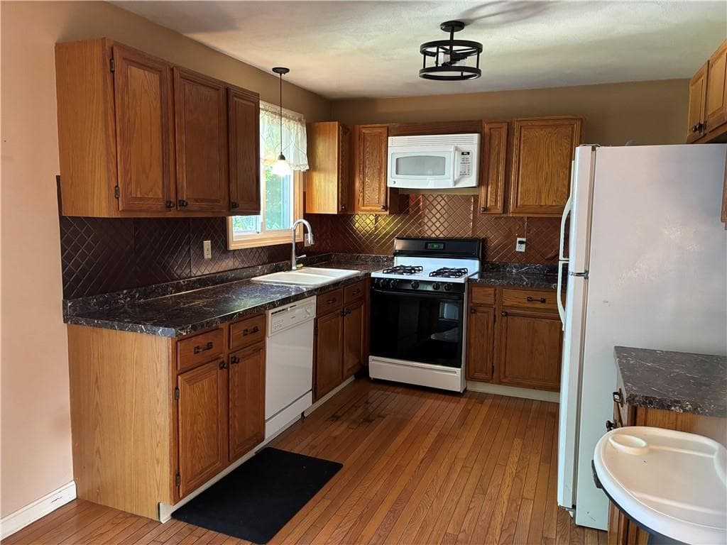 Single Family Residence at 17 Warren Court, Cranston, photo 3 of 14