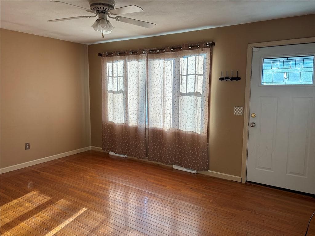 Single Family Residence at 17 Warren Court, Cranston, photo 5 of 14
