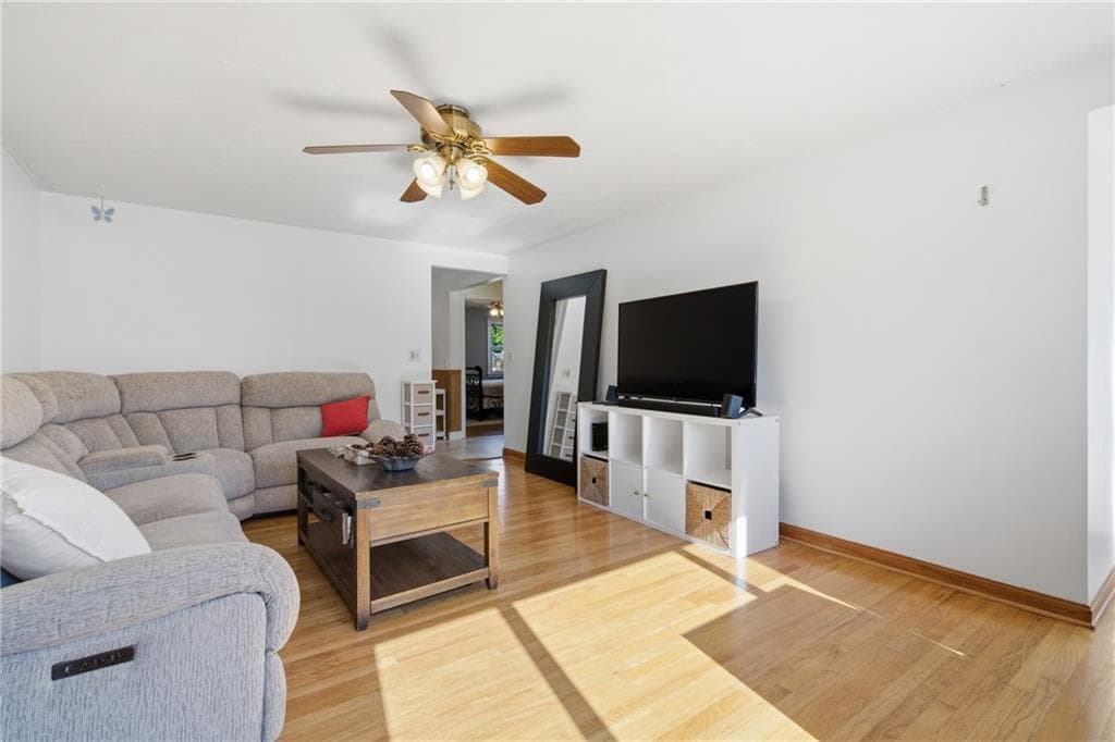 Single Family Residence at 74 Messina Street, Providence, photo 5 of 31