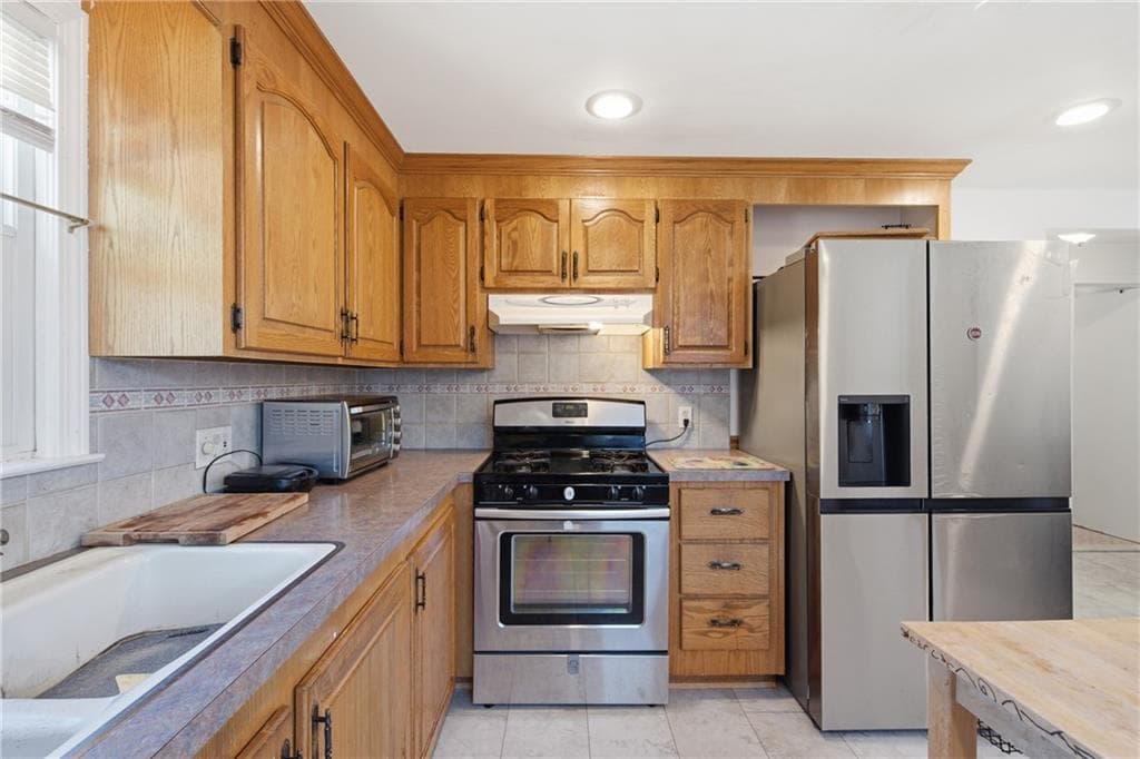 Single Family Residence at 74 Messina Street, Providence, photo 9 of 31