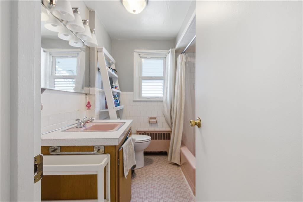 Single Family Residence at 74 Messina Street, Providence, photo 14 of 31