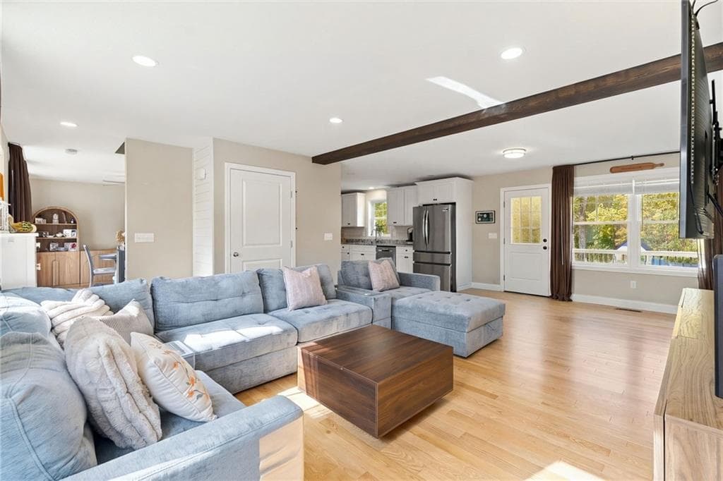Single Family Residence at 8 Wincheck Pond Road, Hopkinton, photo 6 of 49