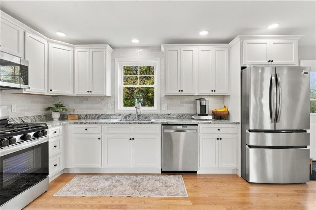 Single Family Residence at 8 Wincheck Pond Road, Hopkinton, photo 7 of 49