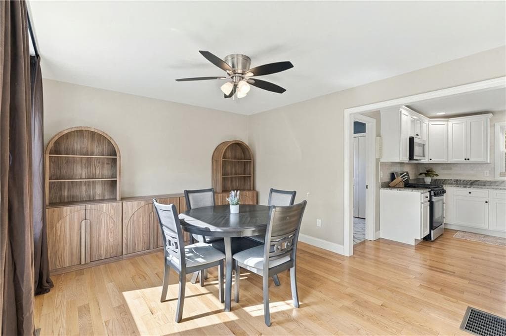 Single Family Residence at 8 Wincheck Pond Road, Hopkinton, photo 11 of 49
