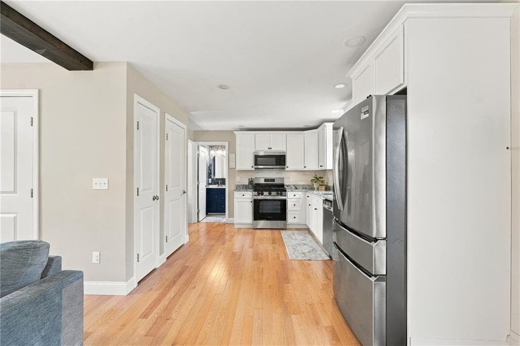 Single Family Residence at 8 Wincheck Pond Road, Hopkinton, photo 8 of 49