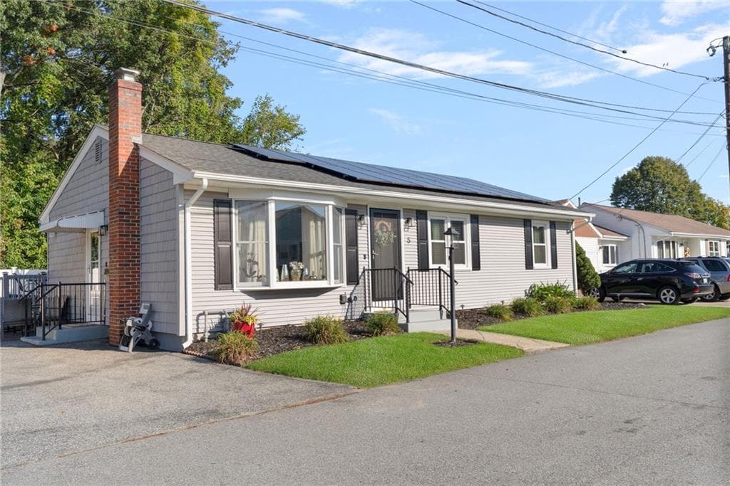 Single Family Residence at 5 Gompers Street, North Providence, photo 3 of 41