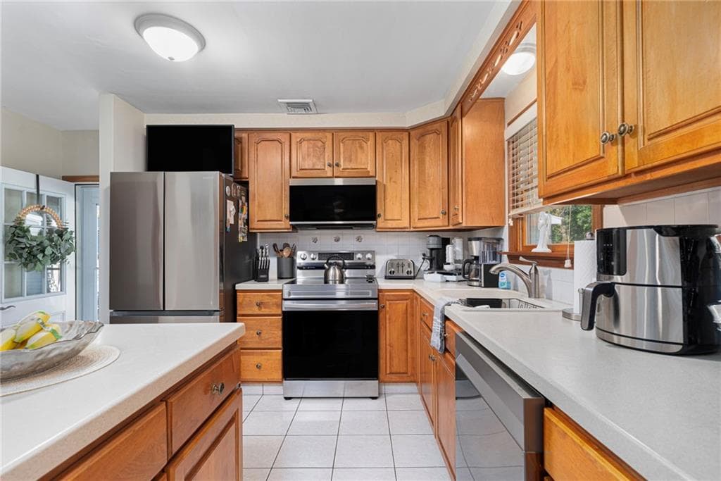 Single Family Residence at 5 Gompers Street, North Providence, photo 11 of 41