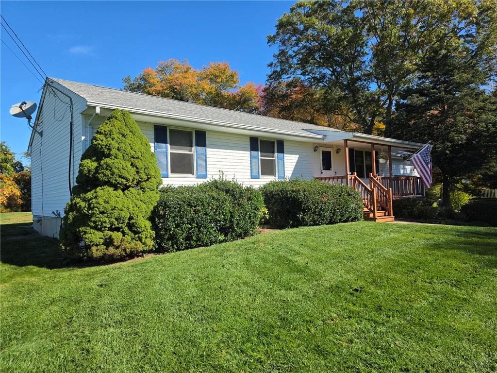 Single Family Residence at 9 Courtney Lane, Hopkinton, photo 2 of 26