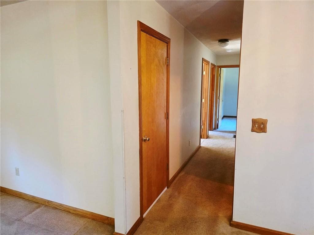 Single Family Residence at 9 Courtney Lane, Hopkinton, photo 11 of 26