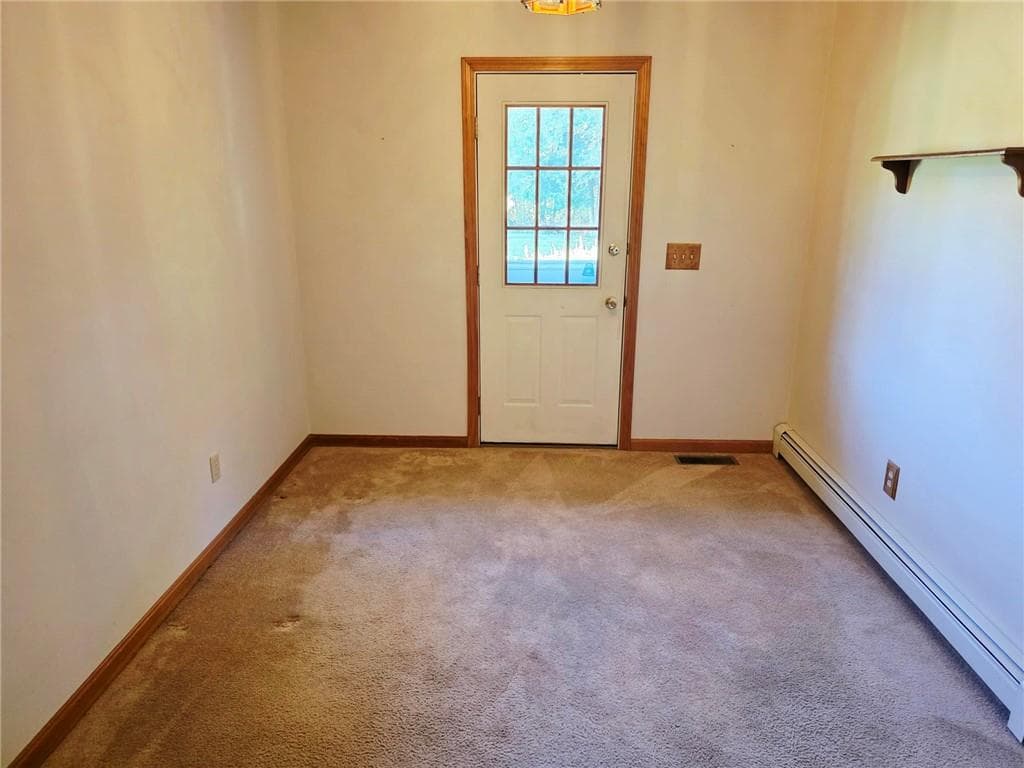 Single Family Residence at 9 Courtney Lane, Hopkinton, photo 8 of 26