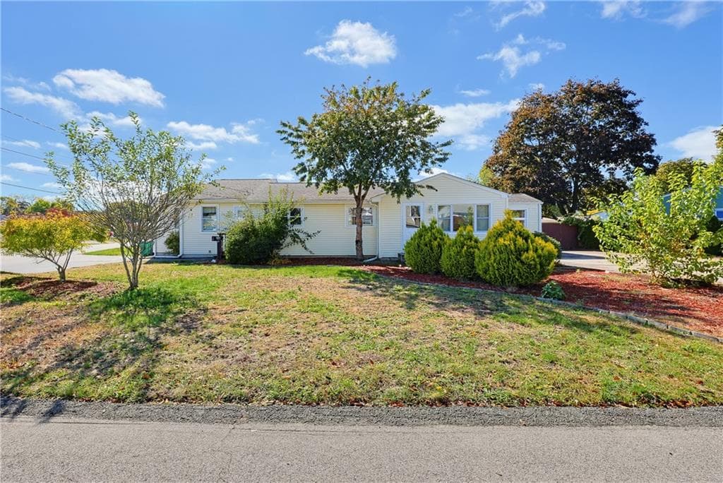 Single Family Residence at 168 Vineyard Road, Warwick, photo 2 of 47