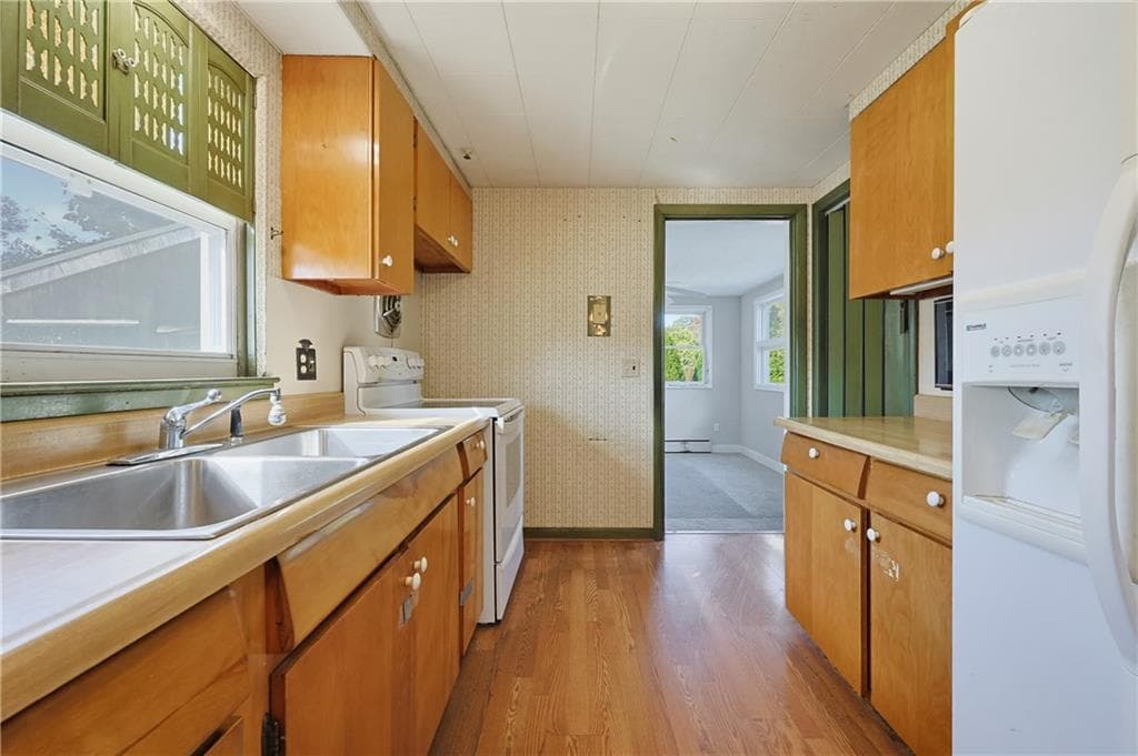 Single Family Residence at 168 Vineyard Road, Warwick, photo 12 of 47