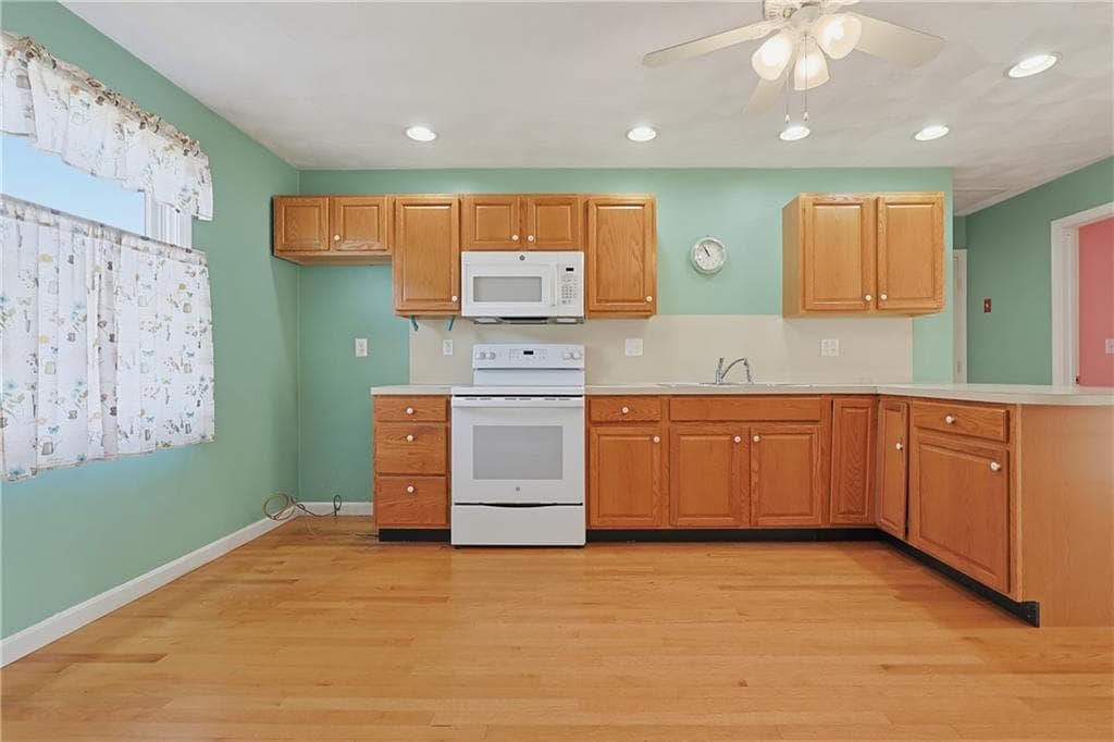 Single Family Residence at 168 Vineyard Road, Warwick, photo 26 of 47