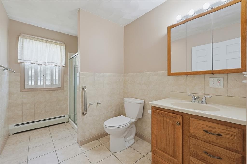Single Family Residence at 168 Vineyard Road, Warwick, photo 36 of 47
