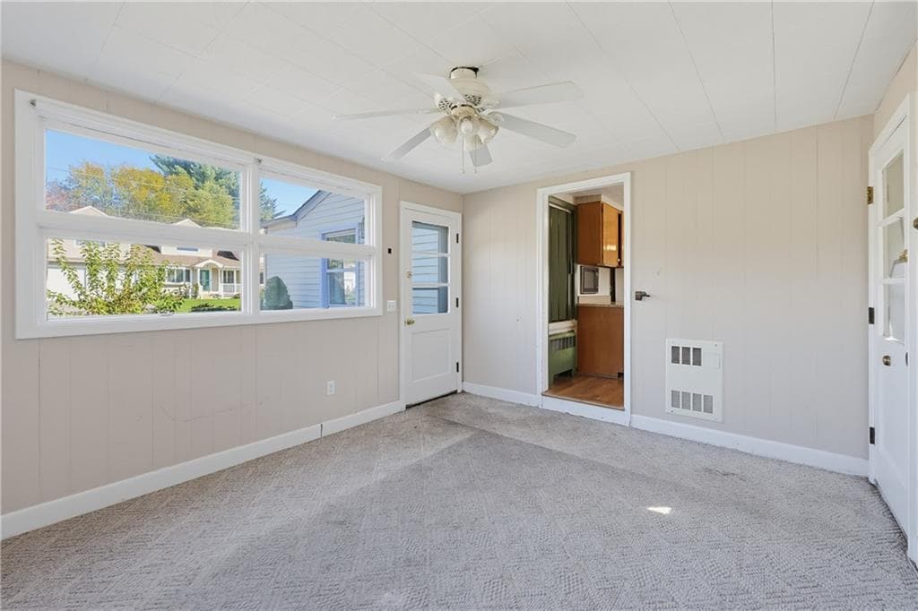 Single Family Residence at 168 Vineyard Road, Warwick, photo 9 of 47