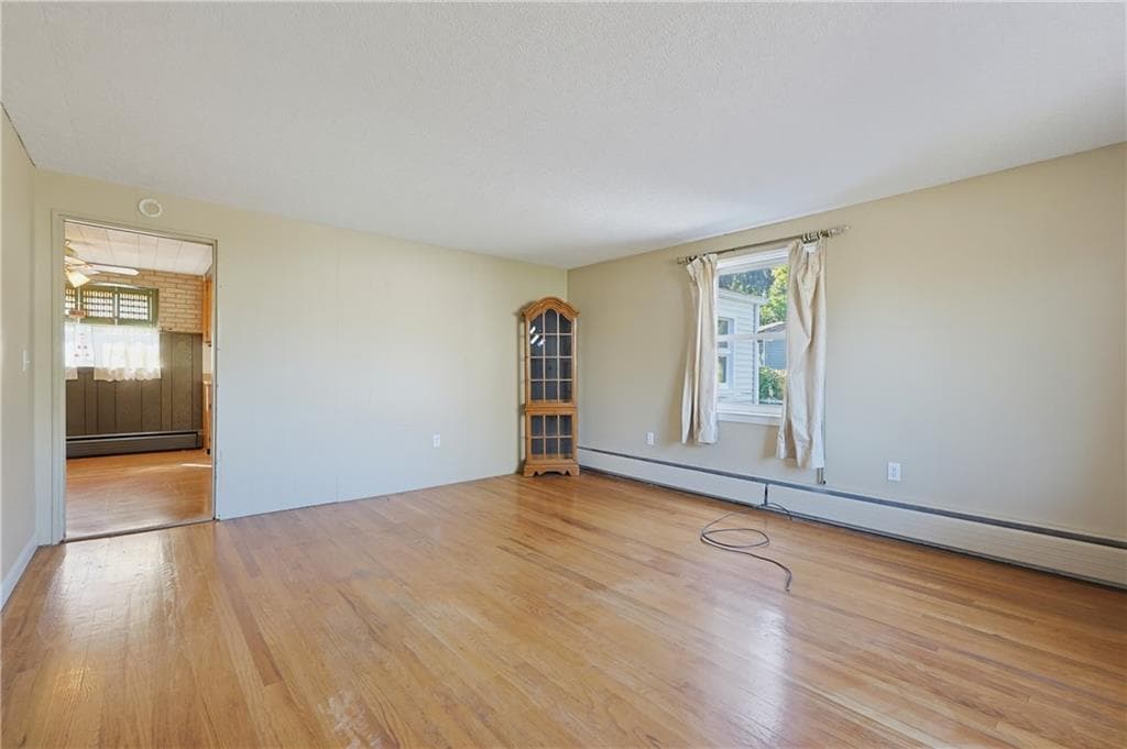 Single Family Residence at 168 Vineyard Road, Warwick, photo 18 of 47