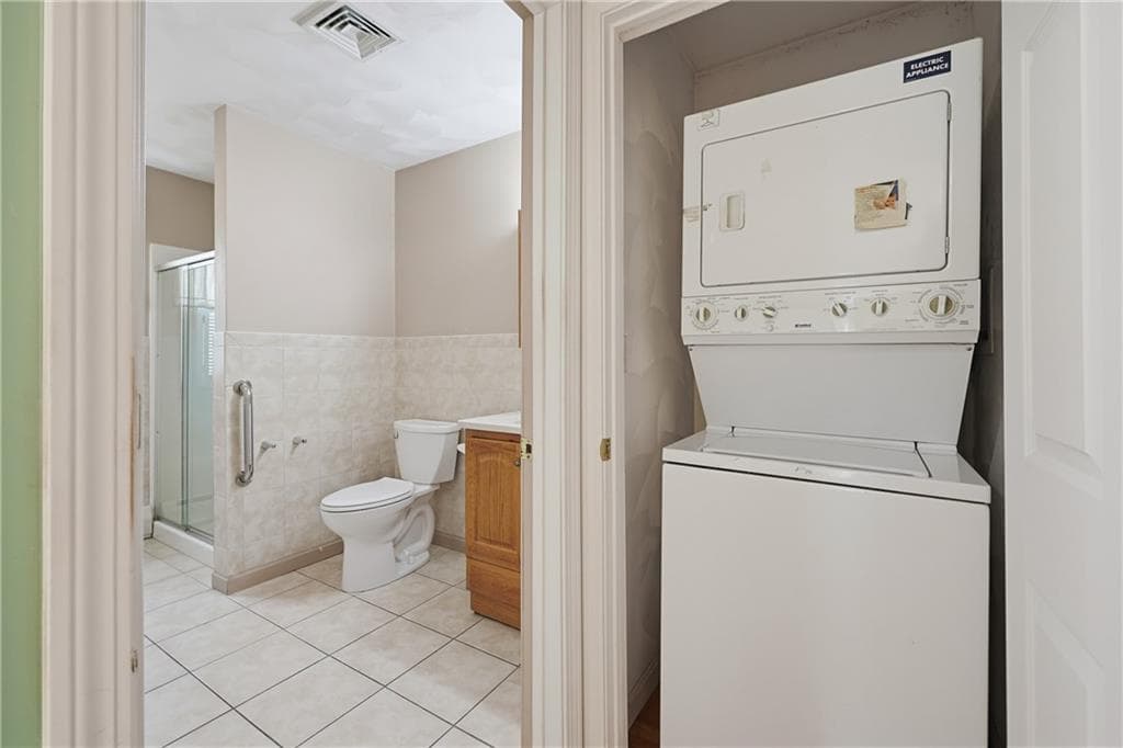 Single Family Residence at 168 Vineyard Road, Warwick, photo 37 of 47