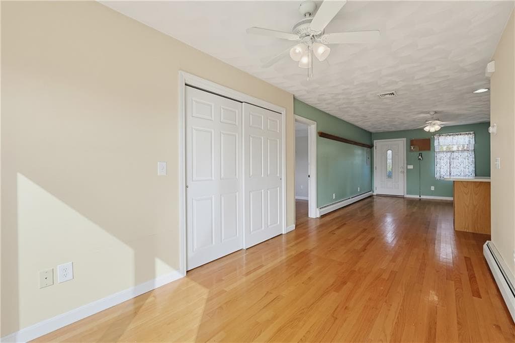 Single Family Residence at 168 Vineyard Road, Warwick, photo 31 of 47
