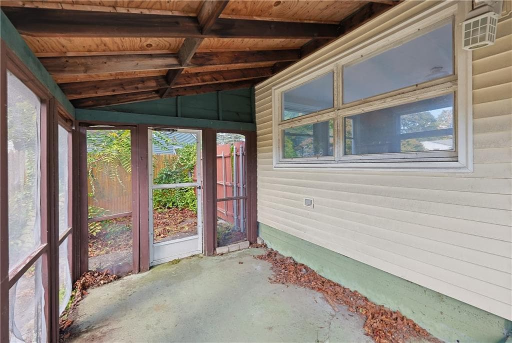 Single Family Residence at 168 Vineyard Road, Warwick, photo 8 of 47