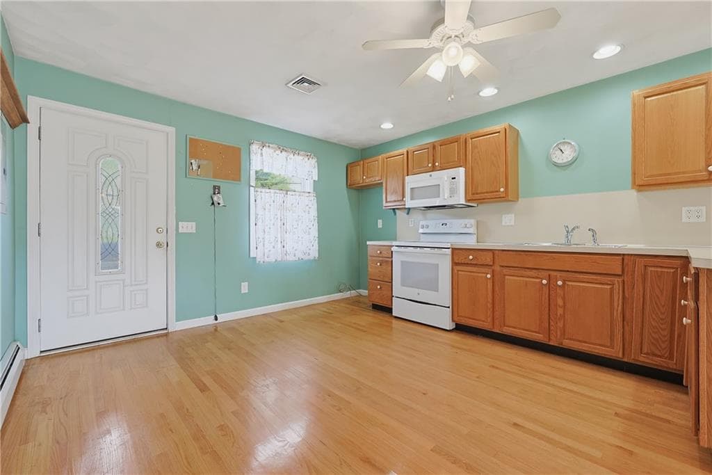 Single Family Residence at 168 Vineyard Road, Warwick, photo 25 of 47