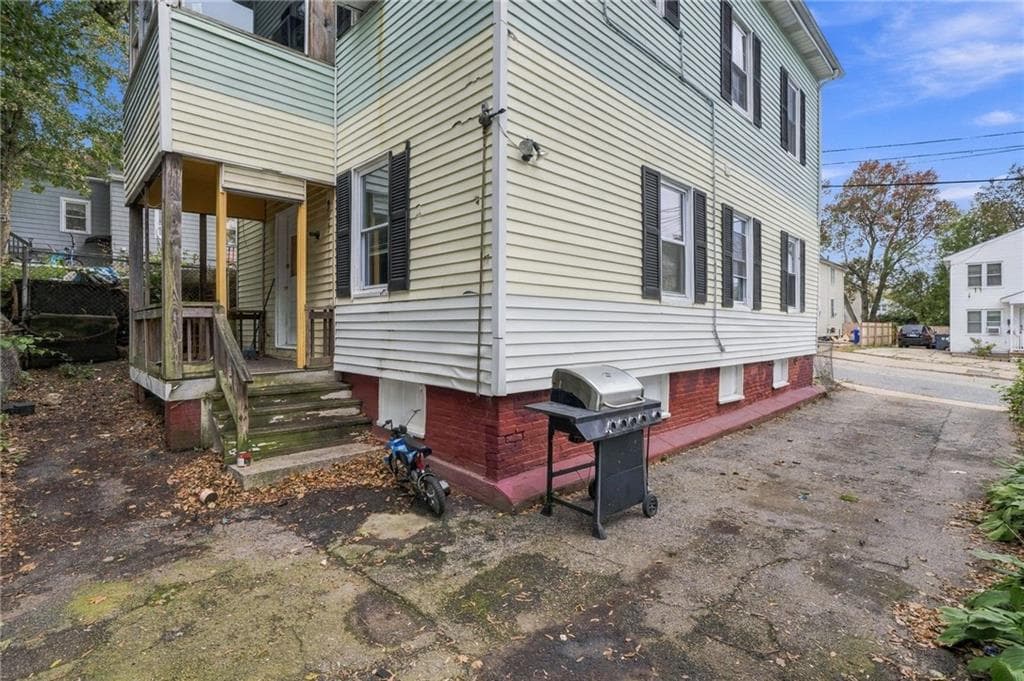 Multi Family at 28 Armington Avenue, Providence, photo 16 of 18
