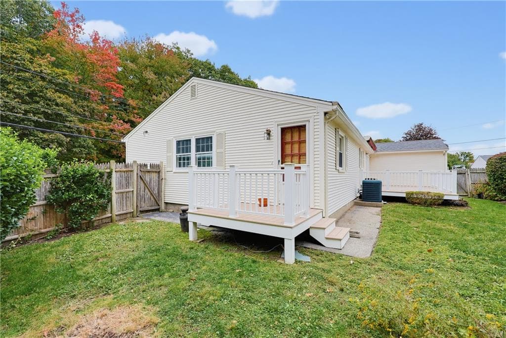 Single Family Residence at 161 Rounds Avenue, East Providence, photo 42 of 44