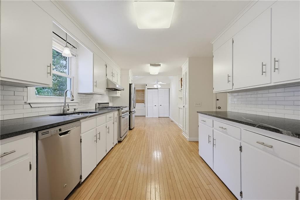 Single Family Residence at 161 Rounds Avenue, East Providence, photo 9 of 44
