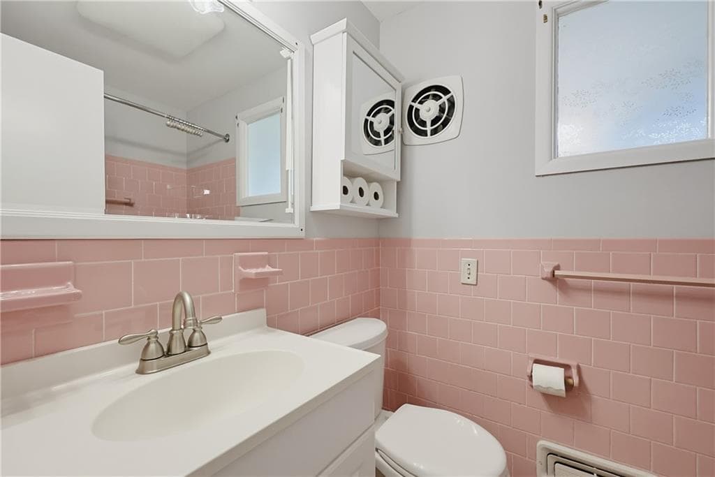Single Family Residence at 161 Rounds Avenue, East Providence, photo 19 of 44