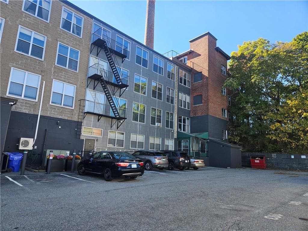 Condominium at 404 Roosevelt Avenue UNIT 401, Central Falls, photo 2 of 4