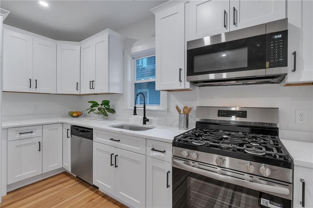 Single Family Residence at 92 Bartlett Avenue, Cranston, photo 5 of 42