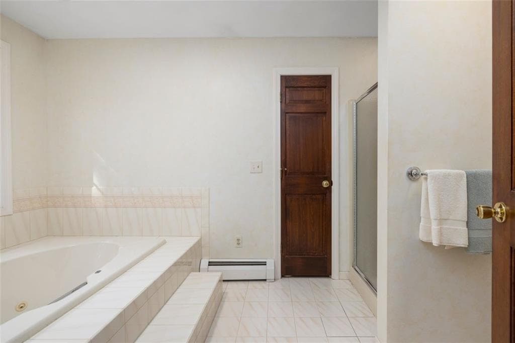 Single Family Residence at 5 Cartier Court, East Greenwich, photo 24 of 44