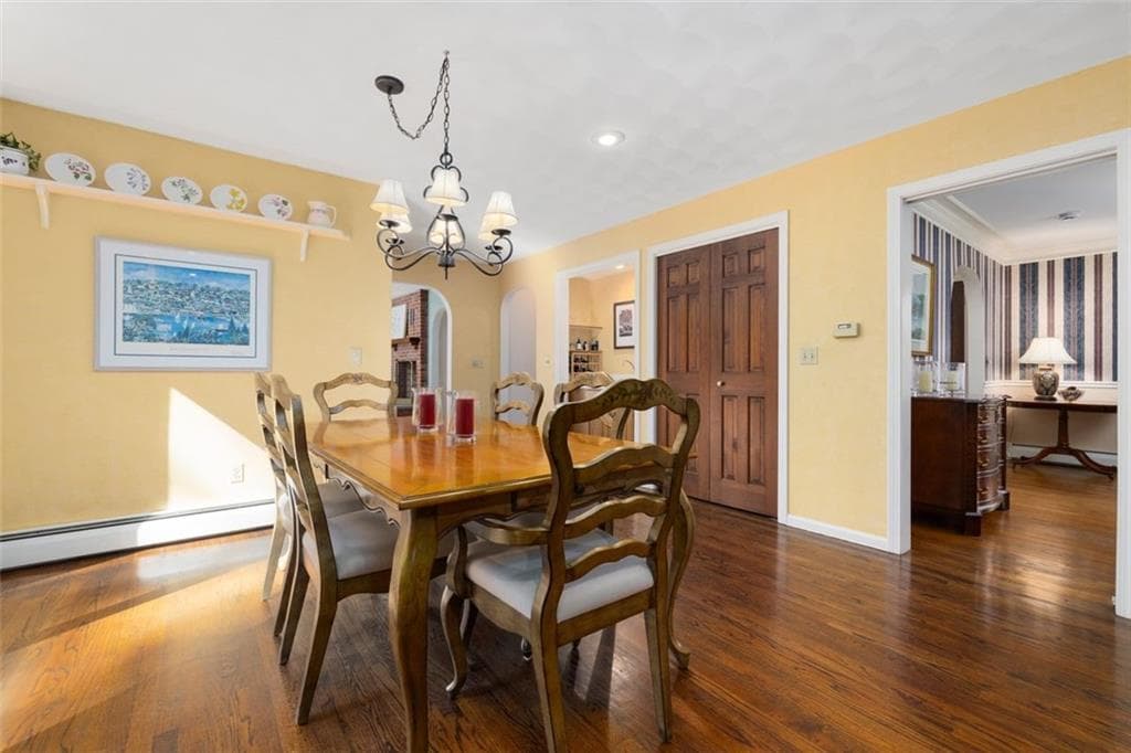 Single Family Residence at 5 Cartier Court, East Greenwich, photo 11 of 44