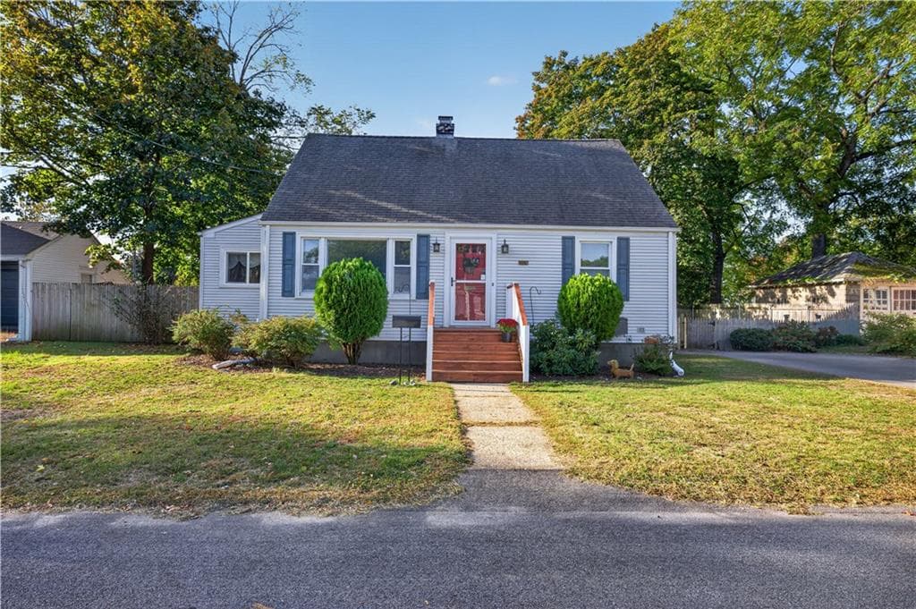 Single Family Residence at 202 Massachusetts Avenue, Warwick, photo 2 of 43