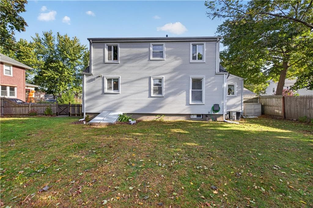 Single Family Residence at 202 Massachusetts Avenue, Warwick, photo 6 of 43