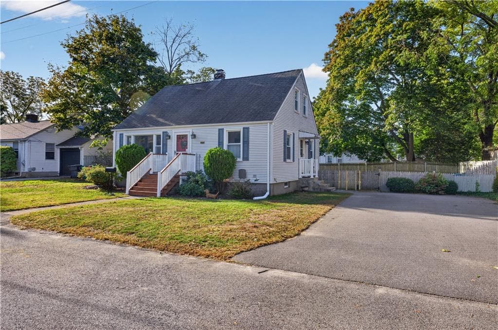 Single Family Residence at 202 Massachusetts Avenue, Warwick, photo 3 of 43