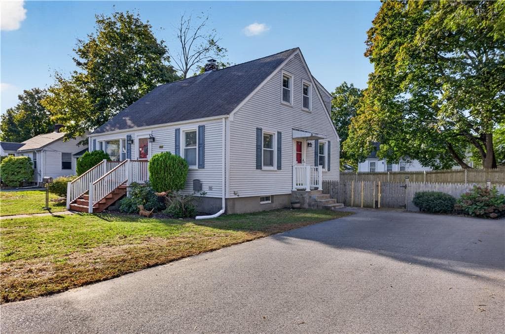 Single Family Residence at 202 Massachusetts Avenue, Warwick, photo 5 of 43