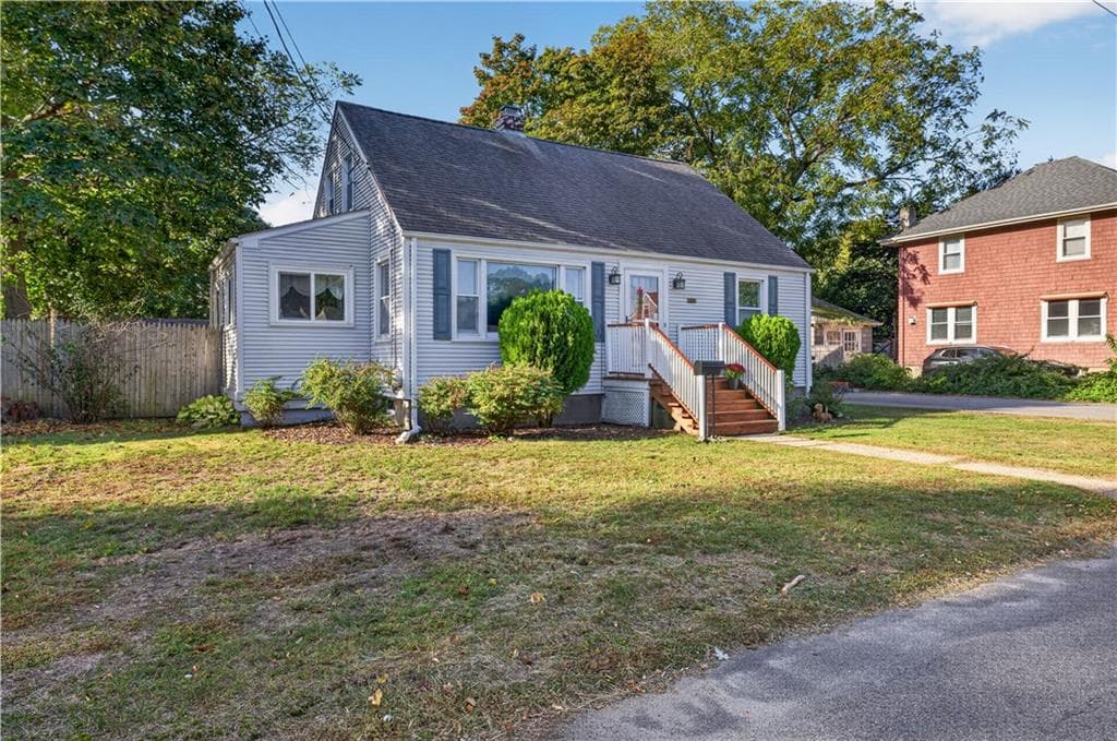Single Family Residence at 202 Massachusetts Avenue, Warwick, photo 4 of 43