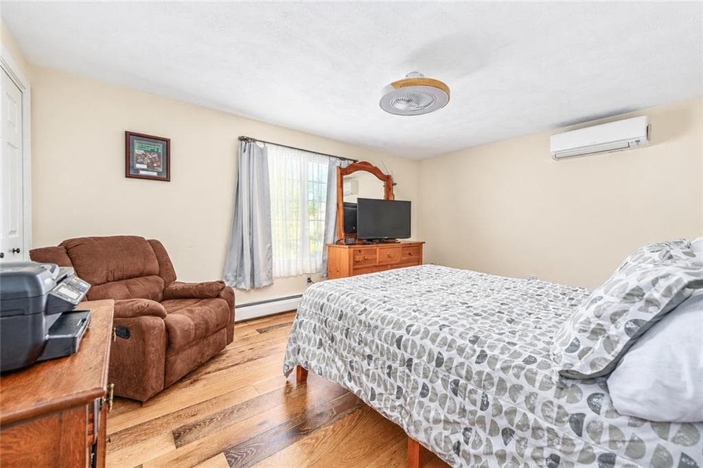 Condominium at 5 A Eagle Run, Warwick, photo 22 of 37