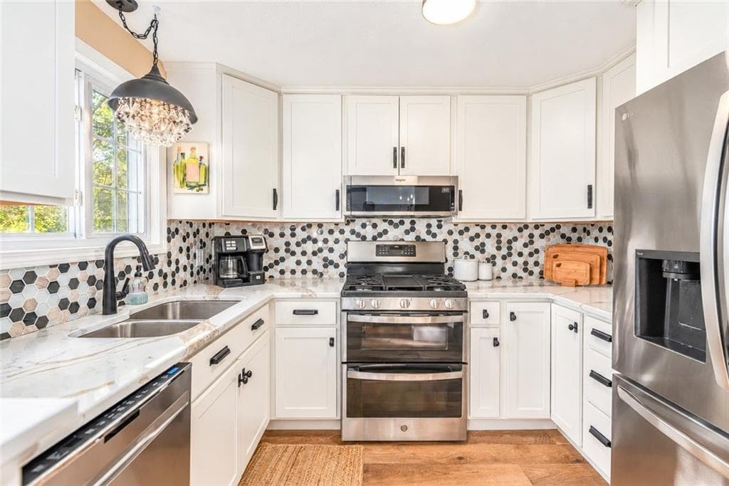 Condominium at 5 A Eagle Run, Warwick, photo 5 of 37