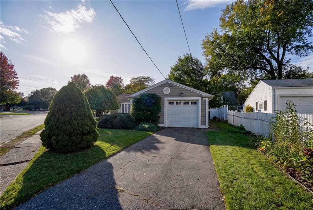 Single Family Residence at 6 Tryon Avenue, East Providence, photo 7 of 35
